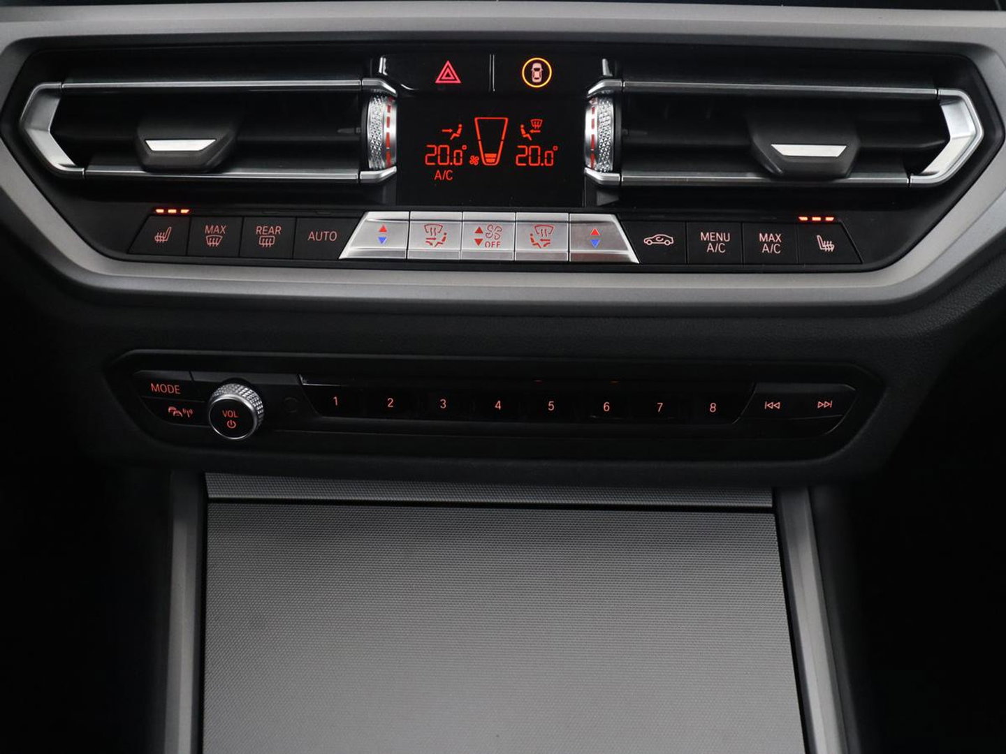 BMW 3 Serie Touring 330e High Executive | SOH 91,4% | Cruise control | Head-up | Stoelverwarming | Trekhaak | Climate control | Park assist | Carplay | Full LED | Elektrische achterklep
