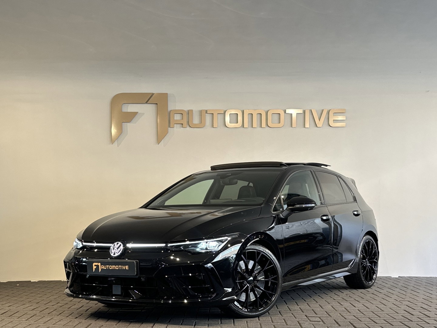 Volkswagen Golf 2.0 TSI 4Motion R Black Edition Pano|Akra|Memory|360