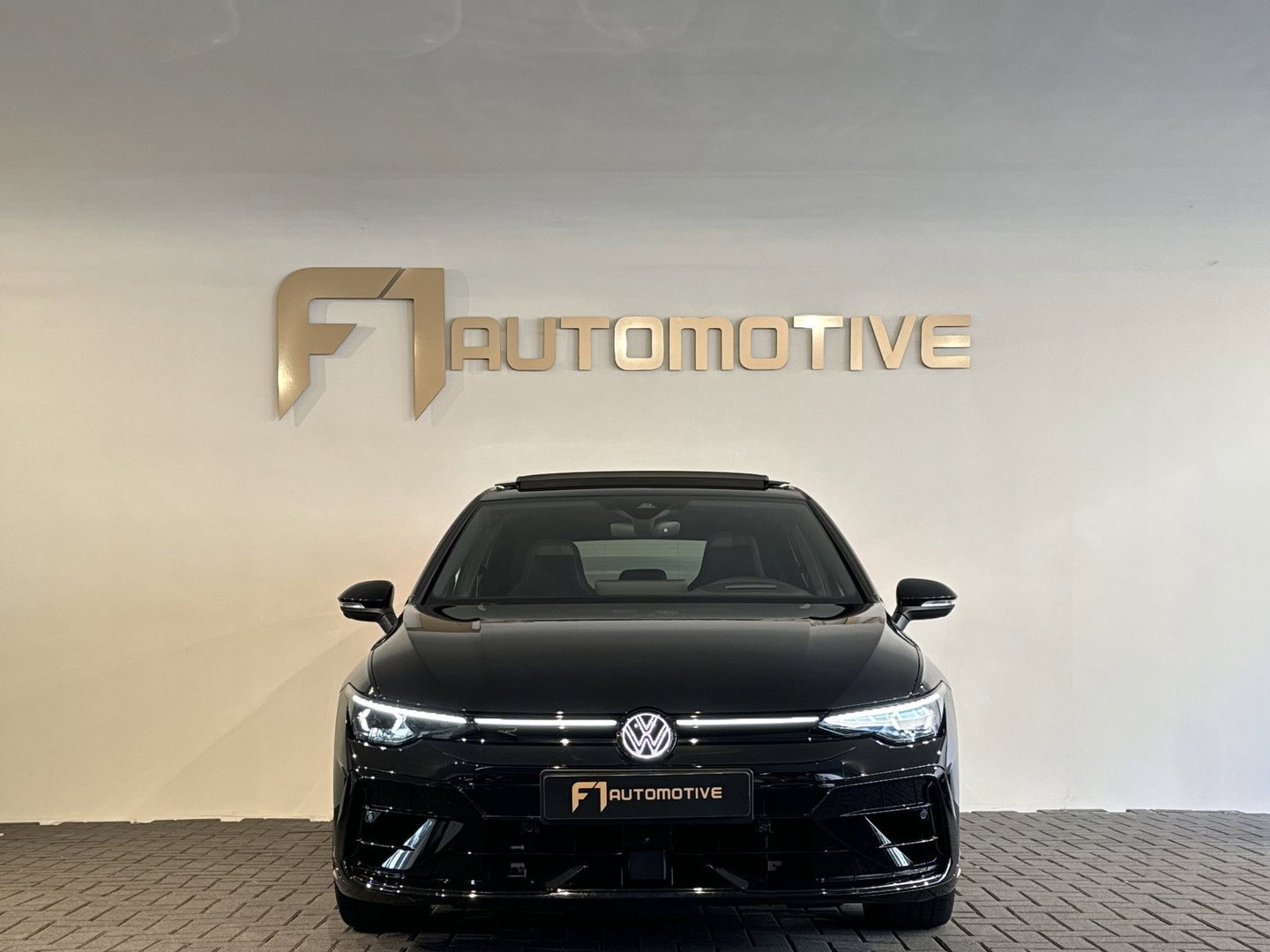 Volkswagen Golf 2.0 TSI 4Motion R Black Edition Pano|Akra|Memory|360
