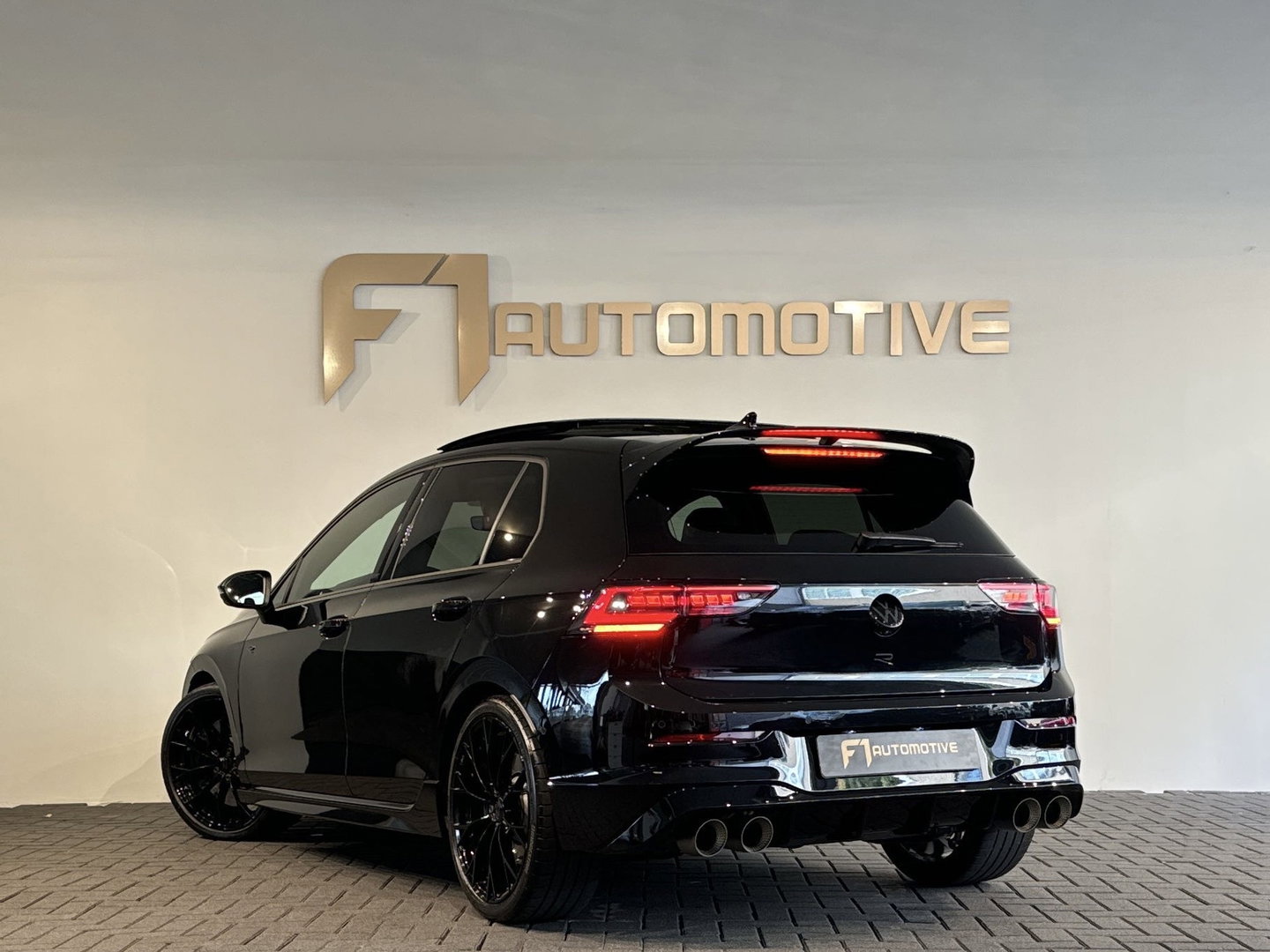 Volkswagen Golf 2.0 TSI 4Motion R Black Edition Pano|Akra|Memory|360