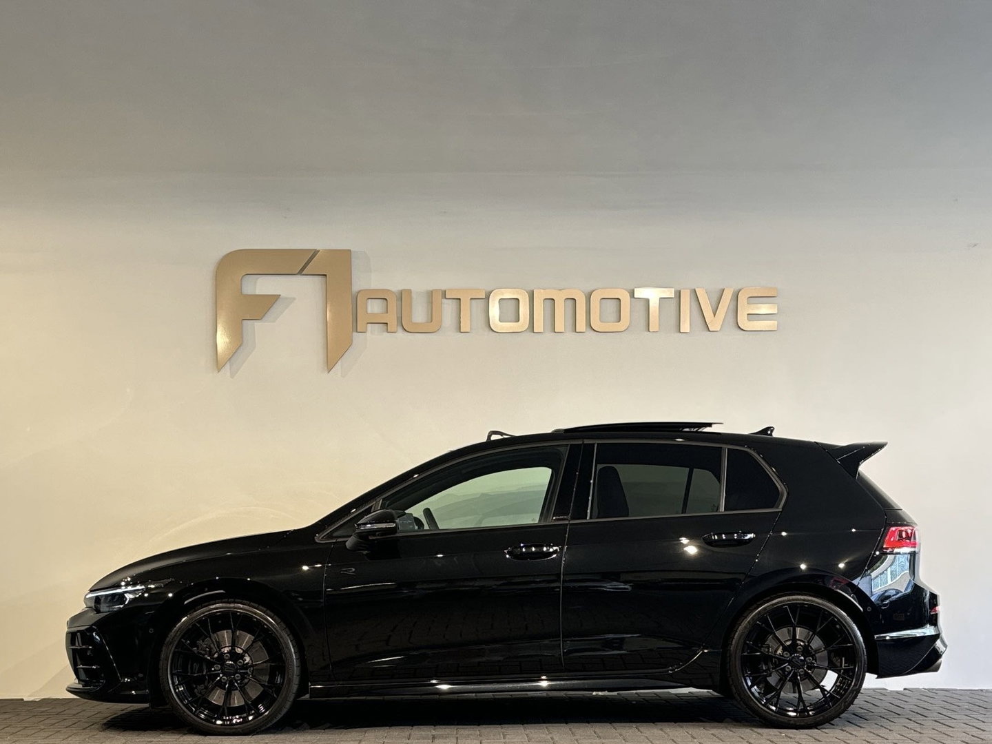 Volkswagen Golf 2.0 TSI 4Motion R Black Edition Pano|Akra|Memory|360