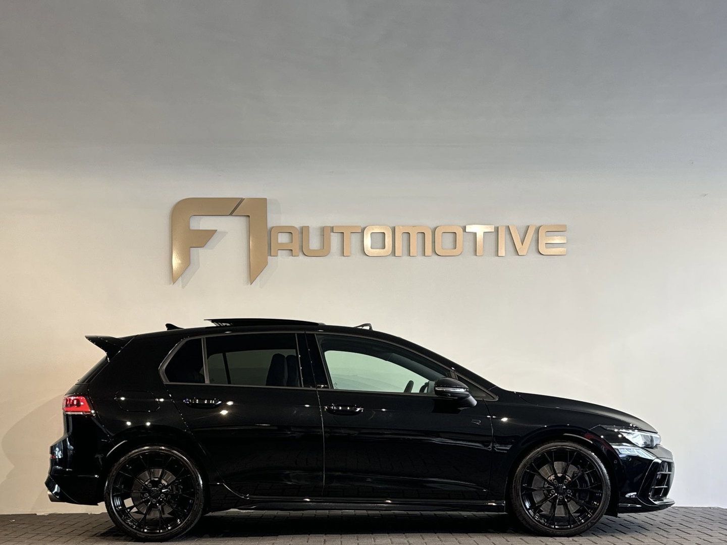 Volkswagen Golf 2.0 TSI 4Motion R Black Edition Pano|Akra|Memory|360