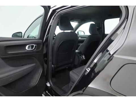 Volvo XC40 Single Motor Extended Range Plus 82 kWh | Rijklaar! | Dig. Cockpit | Bliss | Pilot Assist | Stuur- Stoelverw. | Camera+PDC | Google | App.Connect | Elek. Klep | Led | LM V