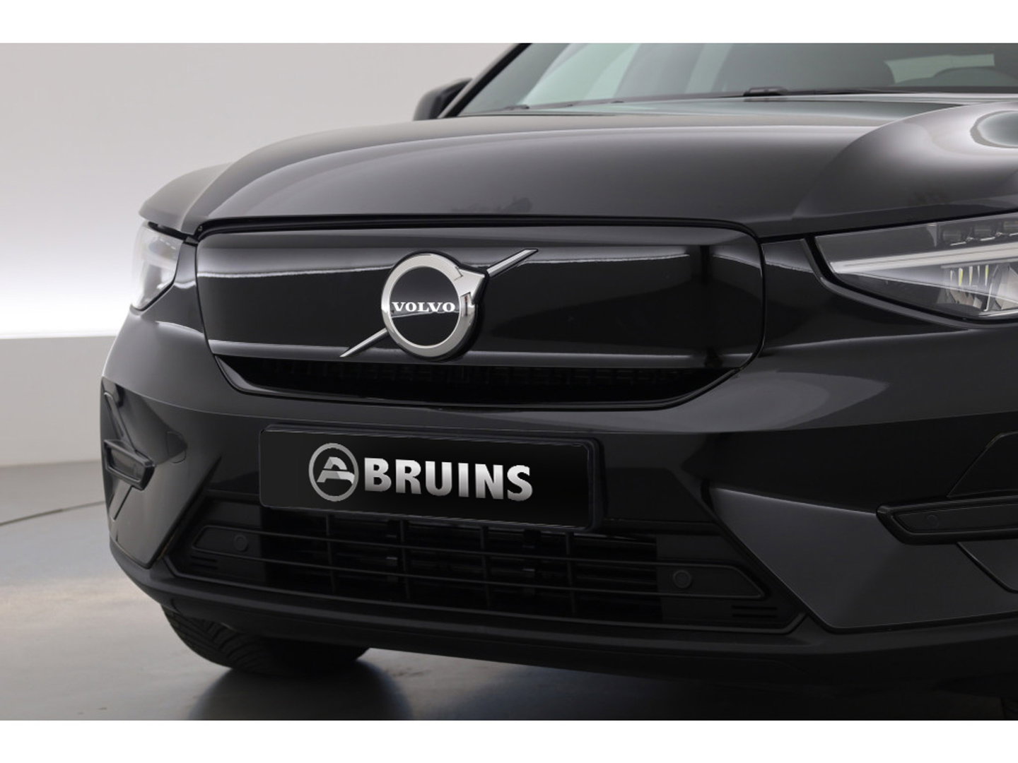 Volvo XC40 Single Motor Extended Range Plus 82 kWh | Rijklaar! | Dig. Cockpit | Bliss | Pilot Assist | Stuur- Stoelverw. | Camera+PDC | Google | App.Connect | Elek. Klep | Led | LM V