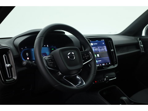 Volvo XC40 Single Motor Extended Range Plus 82 kWh | Rijklaar! | Dig. Cockpit | Bliss | Pilot Assist | Stuur- Stoelverw. | Camera+PDC | Google | App.Connect | Elek. Klep | Led | LM V