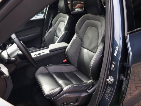 Volvo XC60 T6 AWD Ultra Black Edition Trekhaak Pano 360 Head up 21''