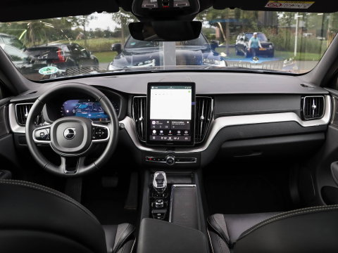 Volvo XC60 T6 AWD Ultra Black Edition Trekhaak Pano 360 Head up 21''