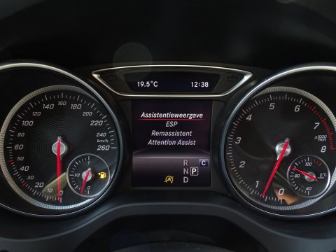 Mercedes-Benz CLA-Klasse 180 automaat / AMG pakket / facelift / LED