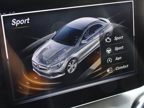 Mercedes-Benz CLA-Klasse 180 automaat / AMG pakket / facelift / LED