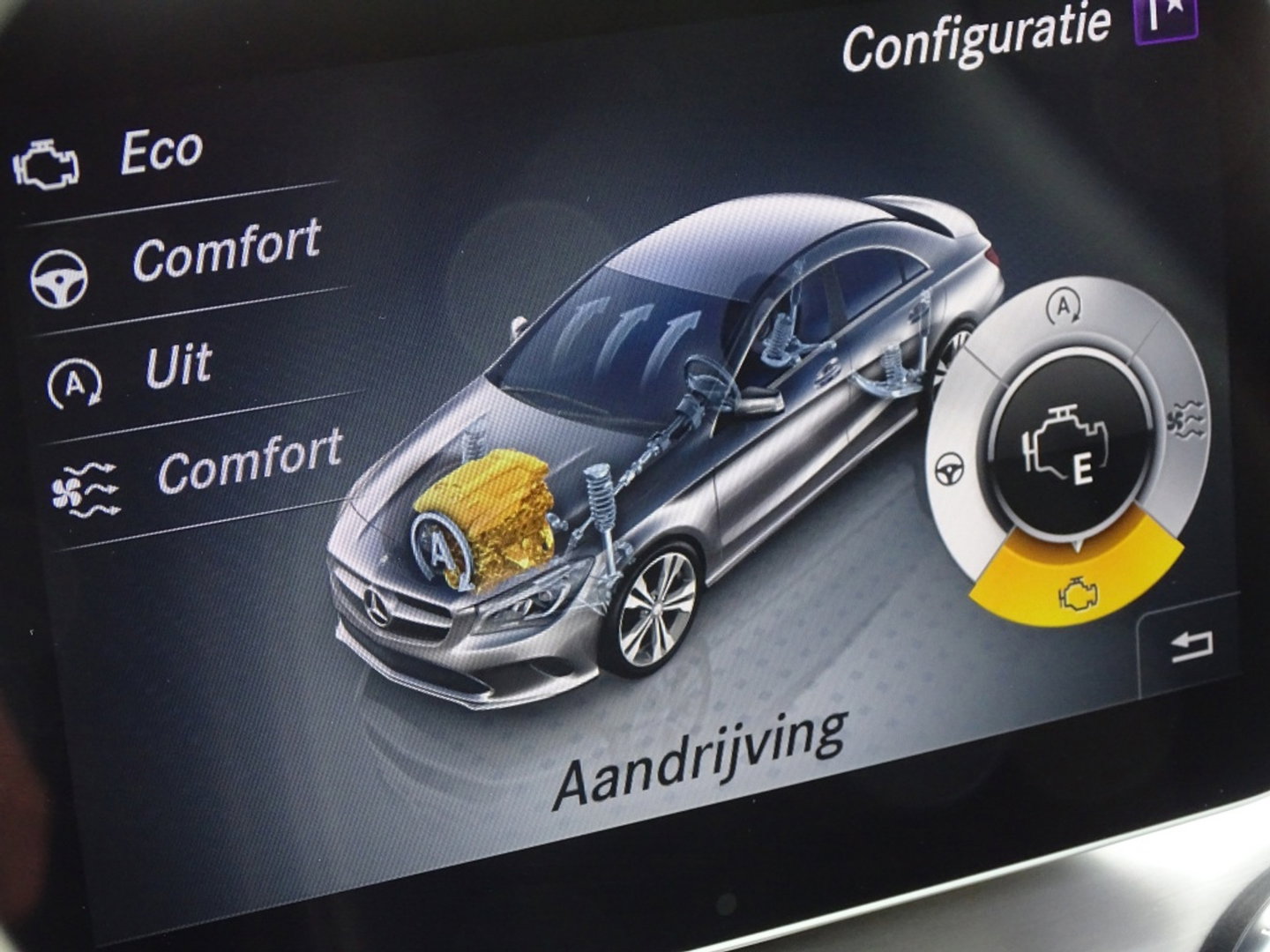 Mercedes-Benz CLA-Klasse 180 automaat / AMG pakket / facelift / LED