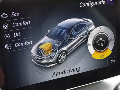 Mercedes-Benz CLA-Klasse 180 automaat / AMG pakket / facelift / LED