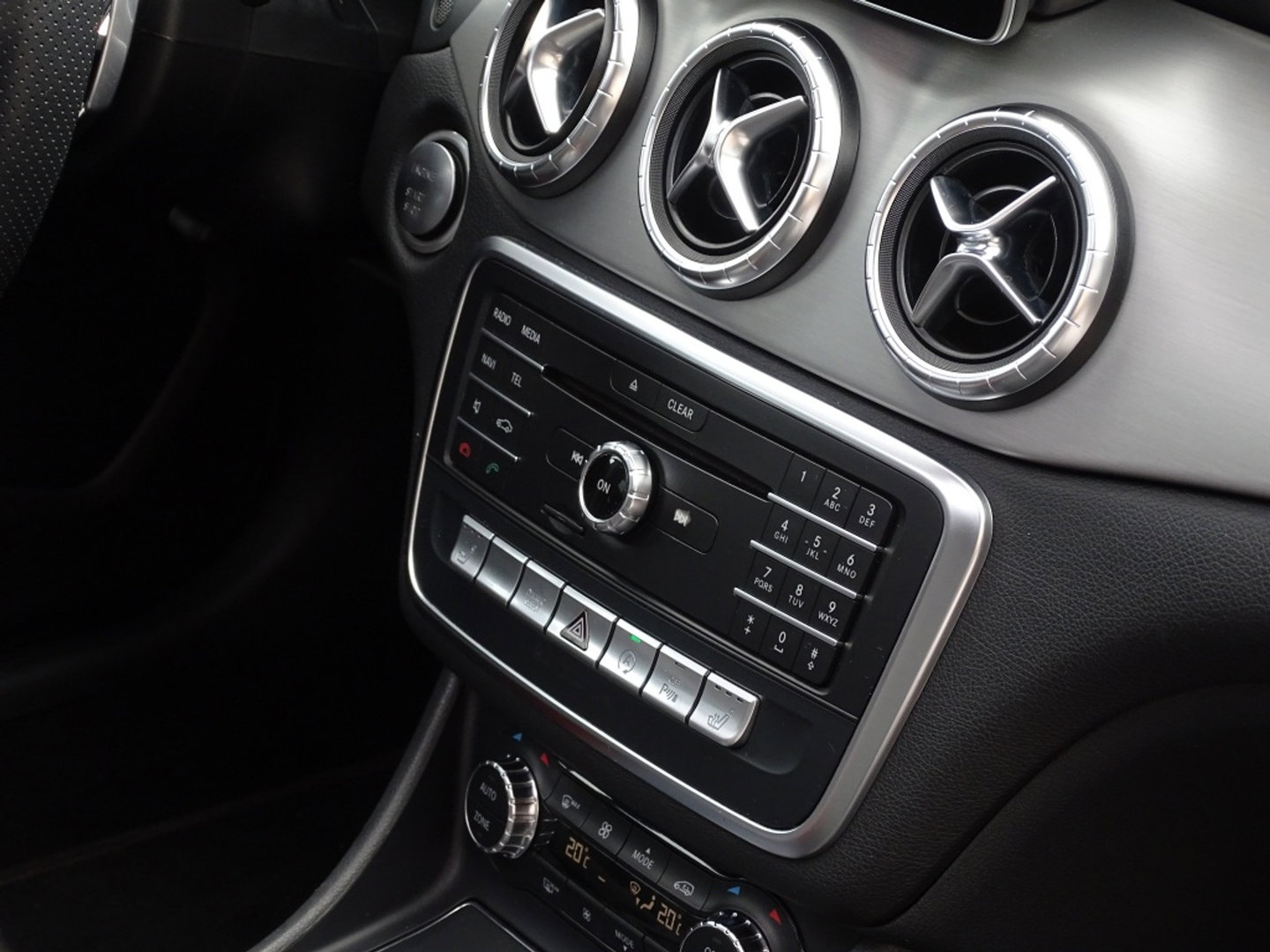 Mercedes-Benz CLA-Klasse 180 automaat / AMG pakket / facelift / LED