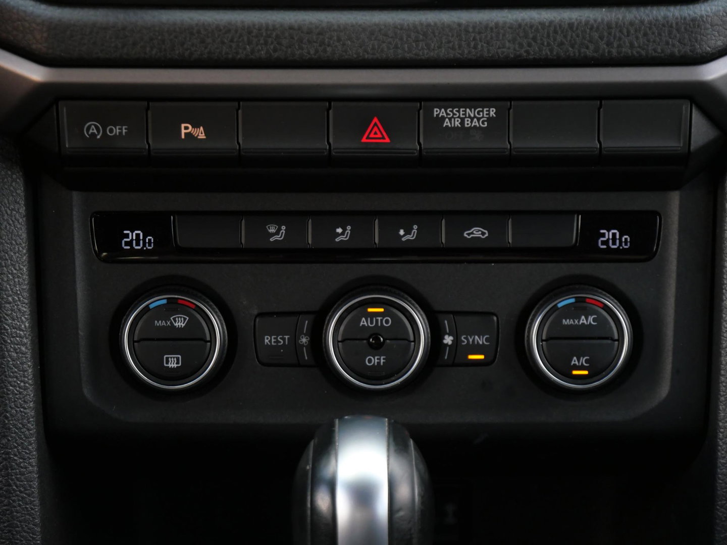 Volkswagen Amarok DOUBLE CAB 3.0TDI 4MOTION DARK LABEL/ TREKHAAK/ TONNEAU COVER/ STYLING BAR