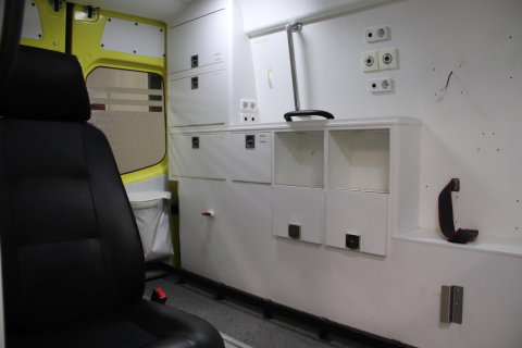 Mercedes-Benz Sprinter 319 CDI 190PK L2H2 AMBULANCE AUTOMAAT Mercedes-benz Sprinter 319 CDI L2H2 AMBULANCE AUTOMAAT Euro 6 Ziekenwagen Rettungswagen Krankenwagen
