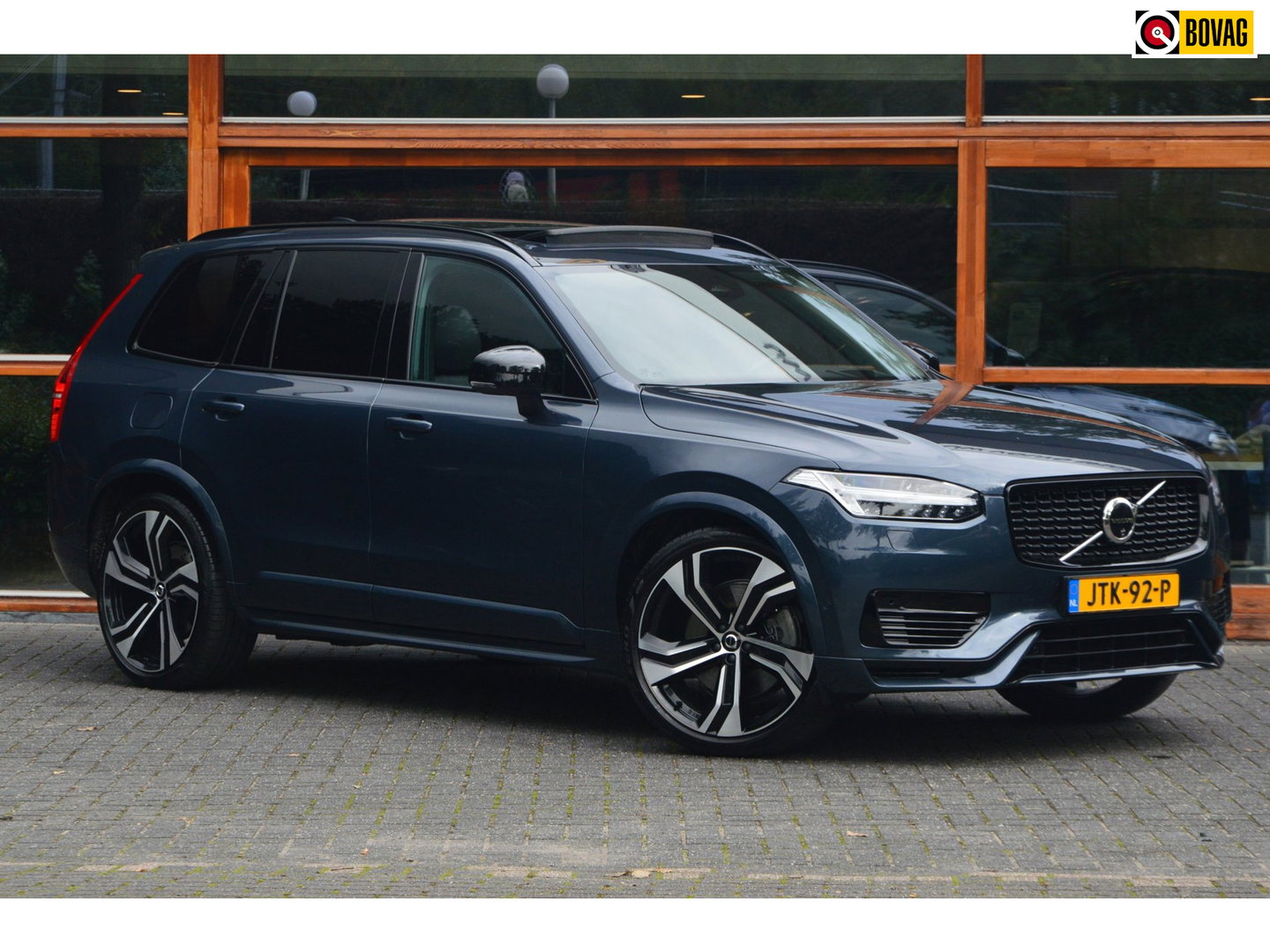 Volvo XC90 T8 Hybrid AWD Plus Dark | Luchtvering | 360° Camera | Head-Up | Panoramadak | Harman/Kardon | Trekhaak |