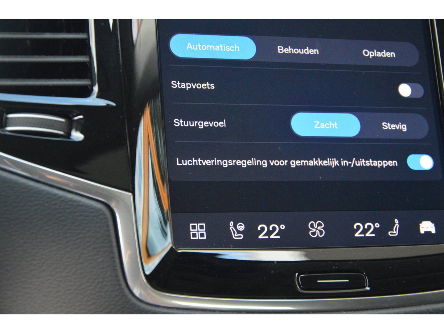 Volvo XC90 T8 Hybrid AWD Plus Dark | Luchtvering | 360° Camera | Head-Up | Panoramadak | Harman/Kardon | Trekhaak |