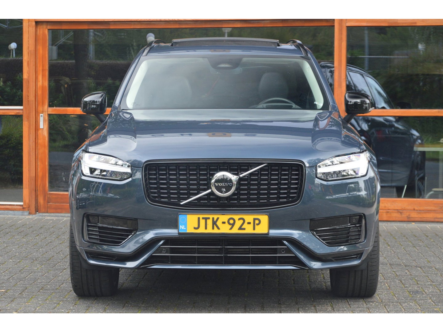 Volvo XC90 T8 Hybrid AWD Plus Dark | Luchtvering | 360° Camera | Head-Up | Panoramadak | Harman/Kardon | Trekhaak |