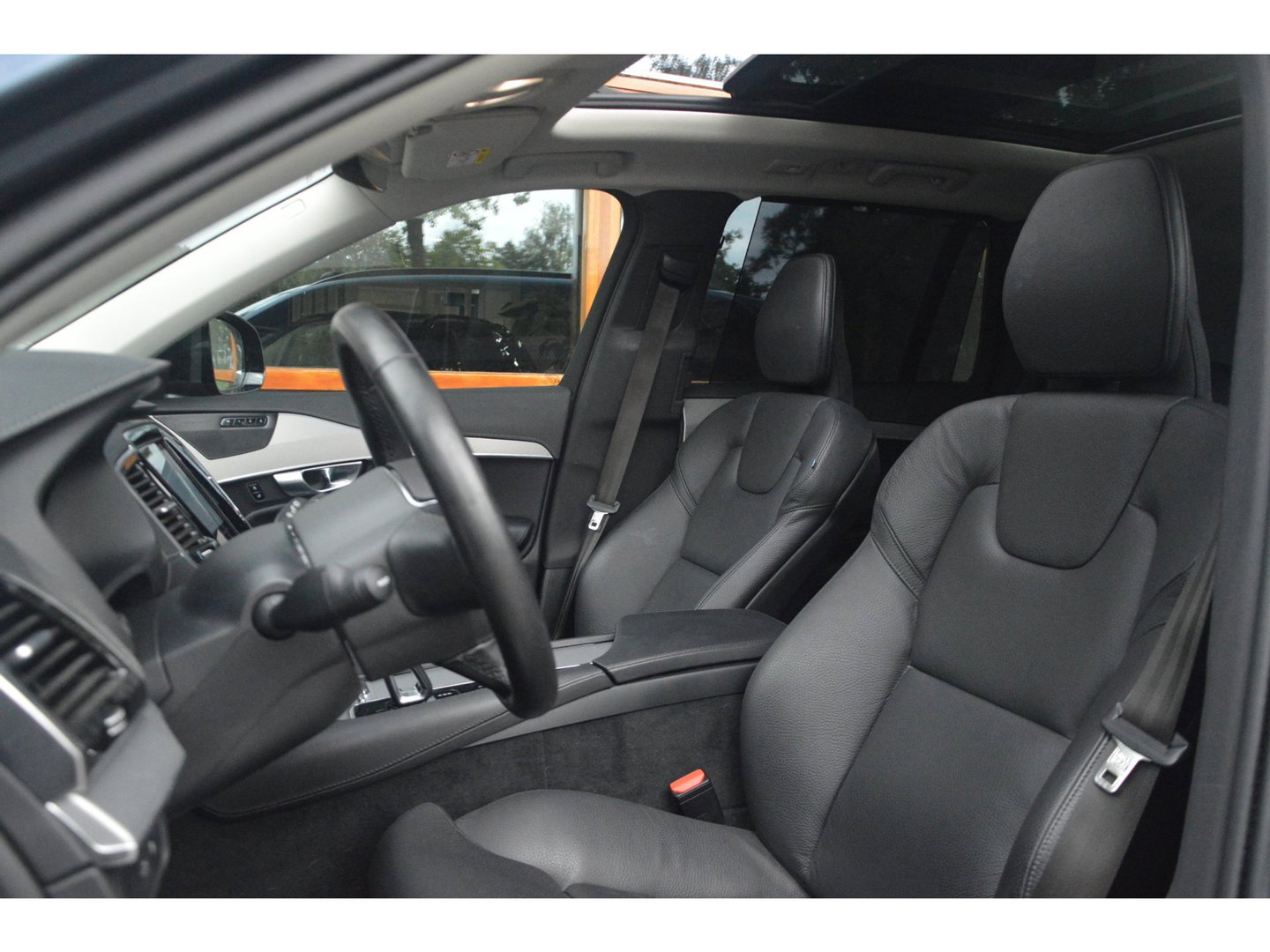 Volvo XC90 T8 Hybrid AWD Plus Dark | Luchtvering | 360° Camera | Head-Up | Panoramadak | Harman/Kardon | Trekhaak |