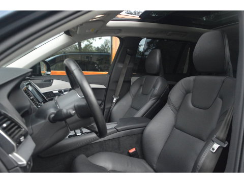 Volvo XC90 T8 Hybrid AWD Plus Dark | Luchtvering | 360° Camera | Head-Up | Panoramadak | Harman/Kardon | Trekhaak |