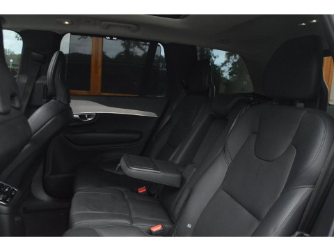 Volvo XC90 T8 Hybrid AWD Plus Dark | Luchtvering | 360° Camera | Head-Up | Panoramadak | Harman/Kardon | Trekhaak |