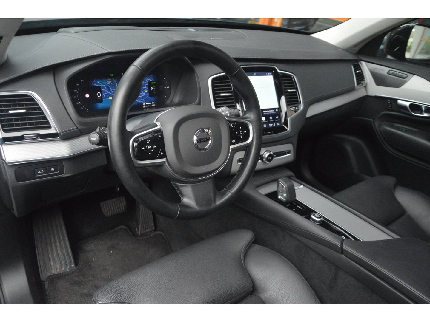 Volvo XC90 T8 Hybrid AWD Plus Dark | Luchtvering | 360° Camera | Head-Up | Panoramadak | Harman/Kardon | Trekhaak |