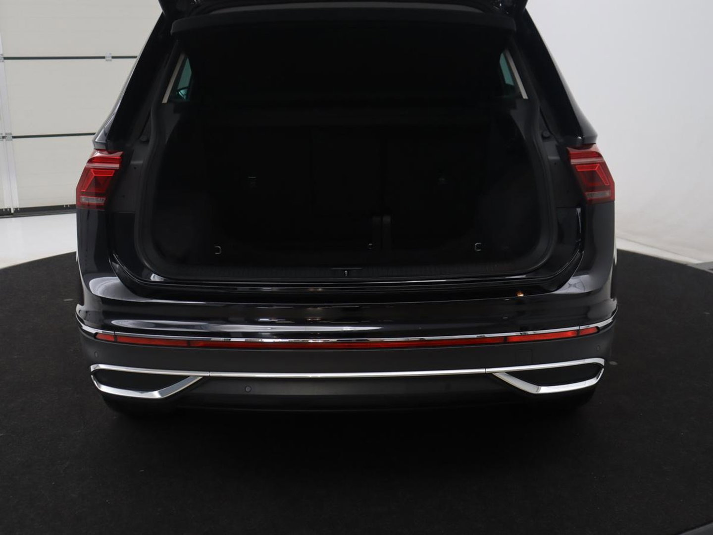 Volkswagen Tiguan 1.5 TSI Elegance | Panoramadak | Adaptive cruise | Stuur/stoel verwarming | Stoelmassage | Camera | Park assist | Sfeerverlichting | Full LED | Elektrische achterklep