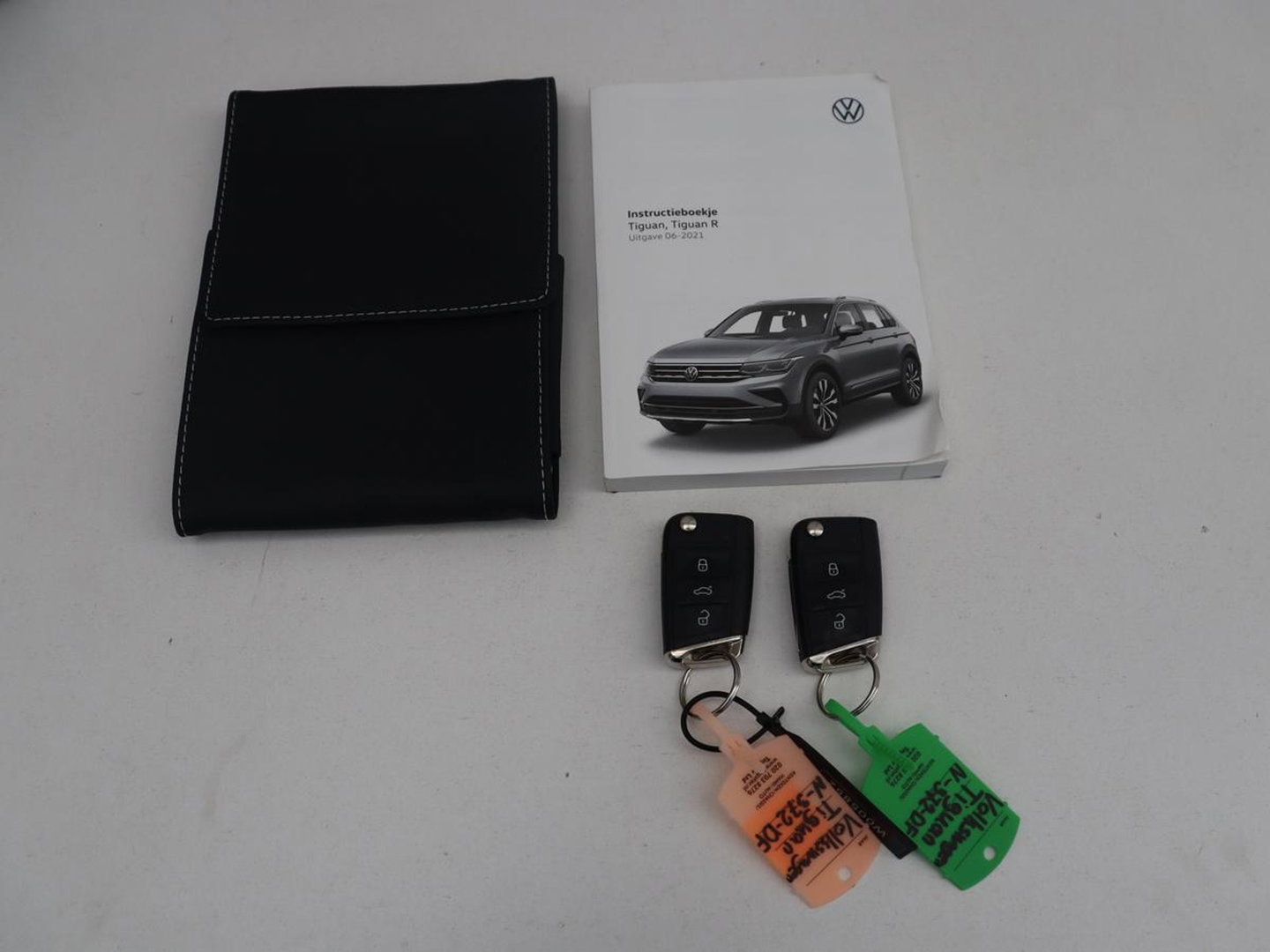 Volkswagen Tiguan 1.5 TSI Elegance | Panoramadak | Adaptive cruise | Stuur/stoel verwarming | Stoelmassage | Camera | Park assist | Sfeerverlichting | Full LED | Elektrische achterklep