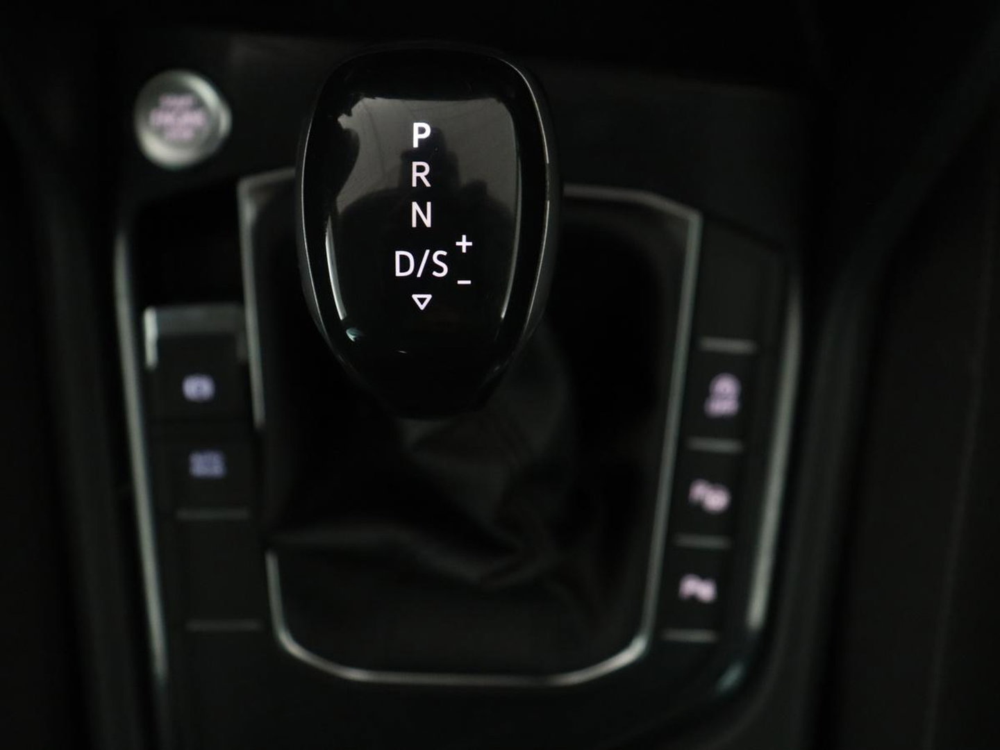 Volkswagen Tiguan 1.5 TSI Elegance | Panoramadak | Adaptive cruise | Stuur/stoel verwarming | Stoelmassage | Camera | Park assist | Sfeerverlichting | Full LED | Elektrische achterklep