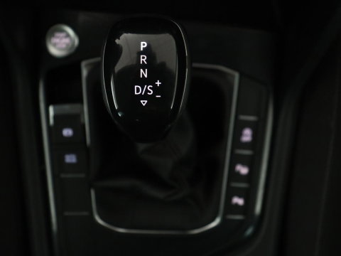 Volkswagen Tiguan 1.5 TSI Elegance | Panoramadak | Adaptive cruise | Stuur/stoel verwarming | Stoelmassage | Camera | Park assist | Sfeerverlichting | Full LED | Elektrische achterklep