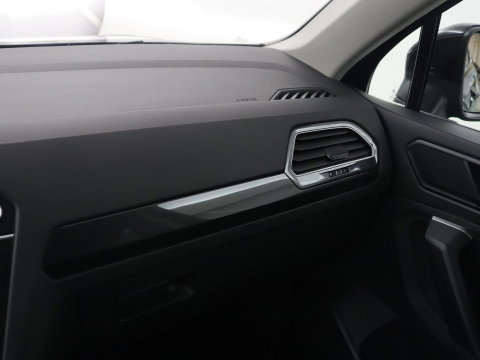 Volkswagen Tiguan 1.5 TSI Elegance | Panoramadak | Adaptive cruise | Stuur/stoel verwarming | Stoelmassage | Camera | Park assist | Sfeerverlichting | Full LED | Elektrische achterklep