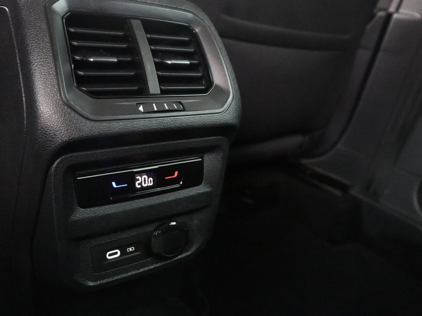 Volkswagen Tiguan 1.5 TSI Elegance | Panoramadak | Adaptive cruise | Stuur/stoel verwarming | Stoelmassage | Camera | Park assist | Sfeerverlichting | Full LED | Elektrische achterklep