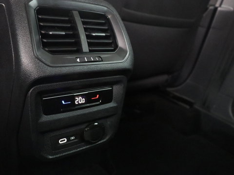 Volkswagen Tiguan 1.5 TSI Elegance | Panoramadak | Adaptive cruise | Stuur/stoel verwarming | Stoelmassage | Camera | Park assist | Sfeerverlichting | Full LED | Elektrische achterklep