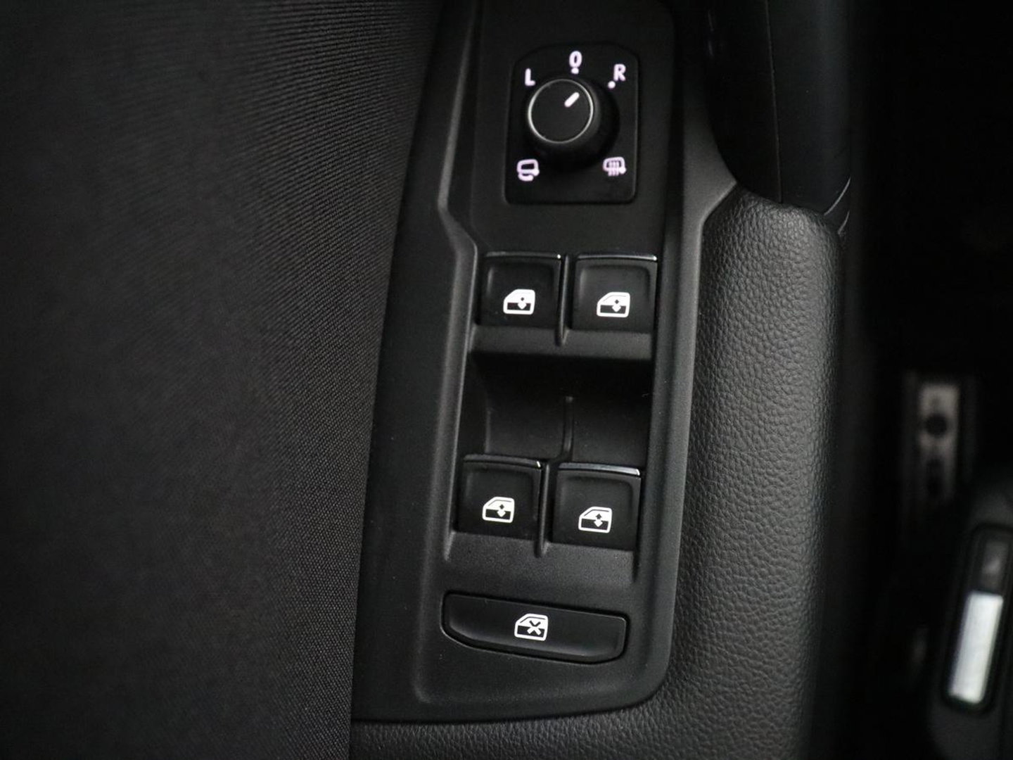 Volkswagen Tiguan 1.5 TSI Elegance | Panoramadak | Adaptive cruise | Stuur/stoel verwarming | Stoelmassage | Camera | Park assist | Sfeerverlichting | Full LED | Elektrische achterklep
