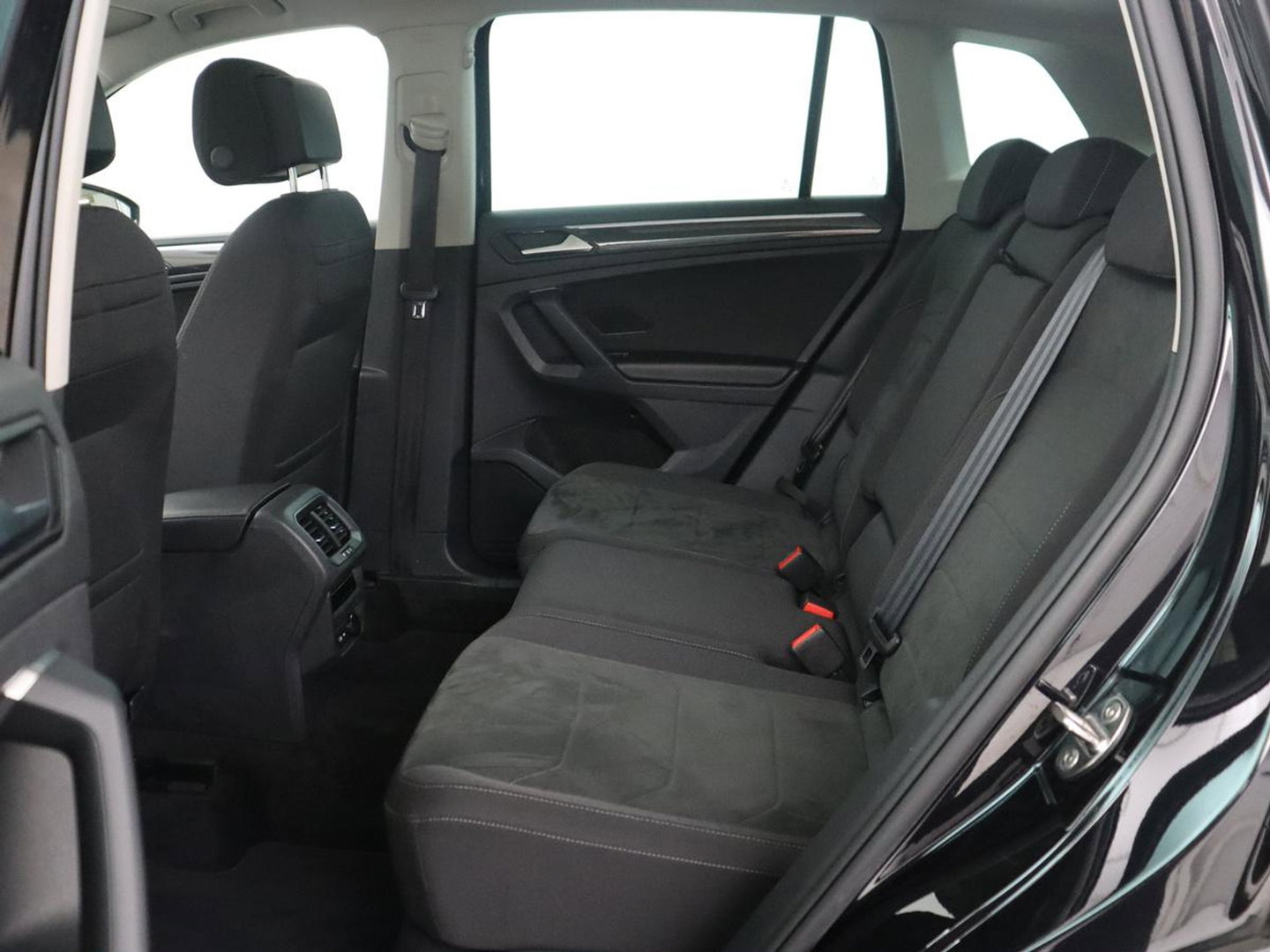 Volkswagen Tiguan 1.5 TSI Elegance | Panoramadak | Adaptive cruise | Stuur/stoel verwarming | Stoelmassage | Camera | Park assist | Sfeerverlichting | Full LED | Elektrische achterklep