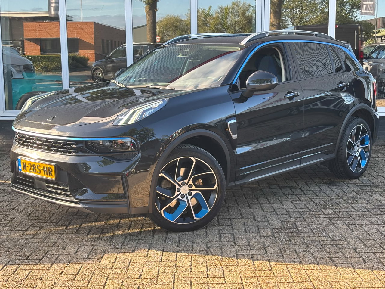 Lynk & Co 01
