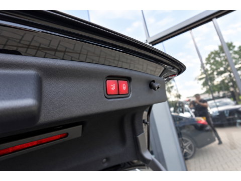 Mercedes-Benz C-Klasse 200 AMG Line PANO KEYLESS CAM