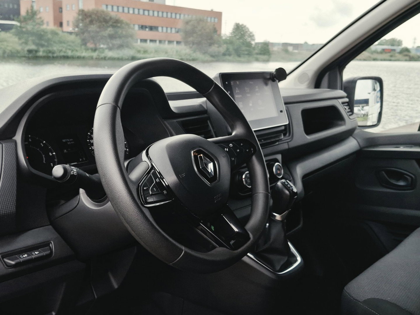 Renault Trafic 2.0 dCi 150PK MARGE | CARPLAY | 2x SCHUIFD. | LAADRUIMTE BEKLEED | LMV | LED | STEPS