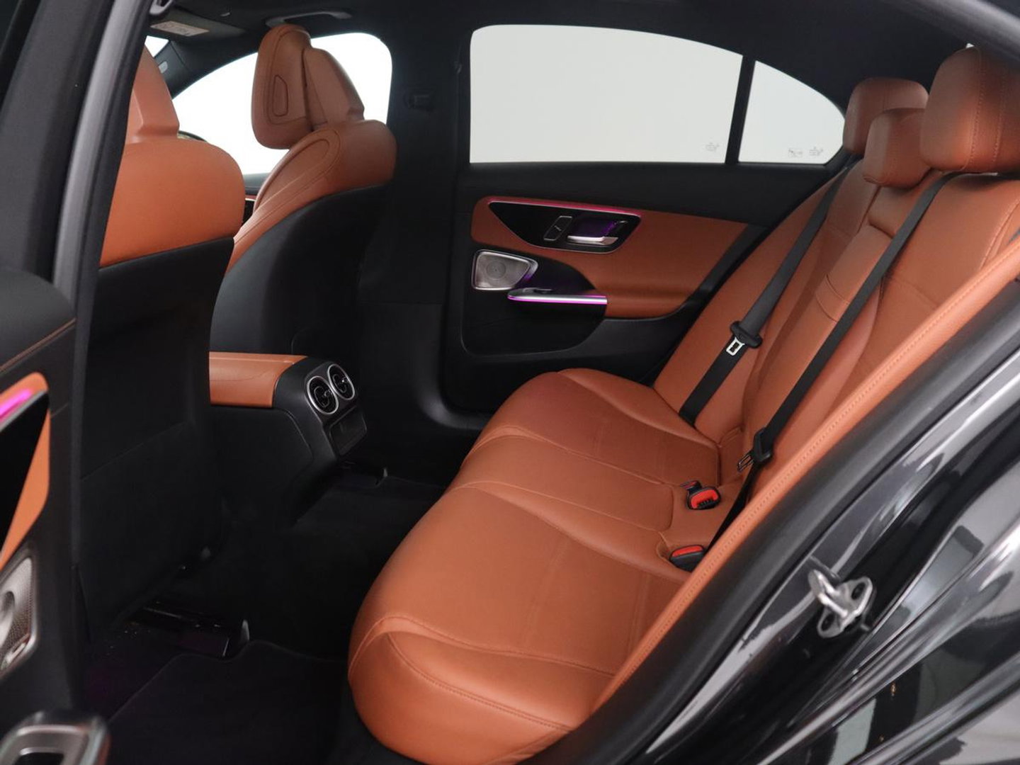Mercedes-Benz C-Klasse 200 Luxury Line | Panoramadak | Leder | Memory | Adaptive cruise | Stoelverwarming | Burmester | 360 camera | Park assist | Sfeerverlichting | Carplay | Climate control