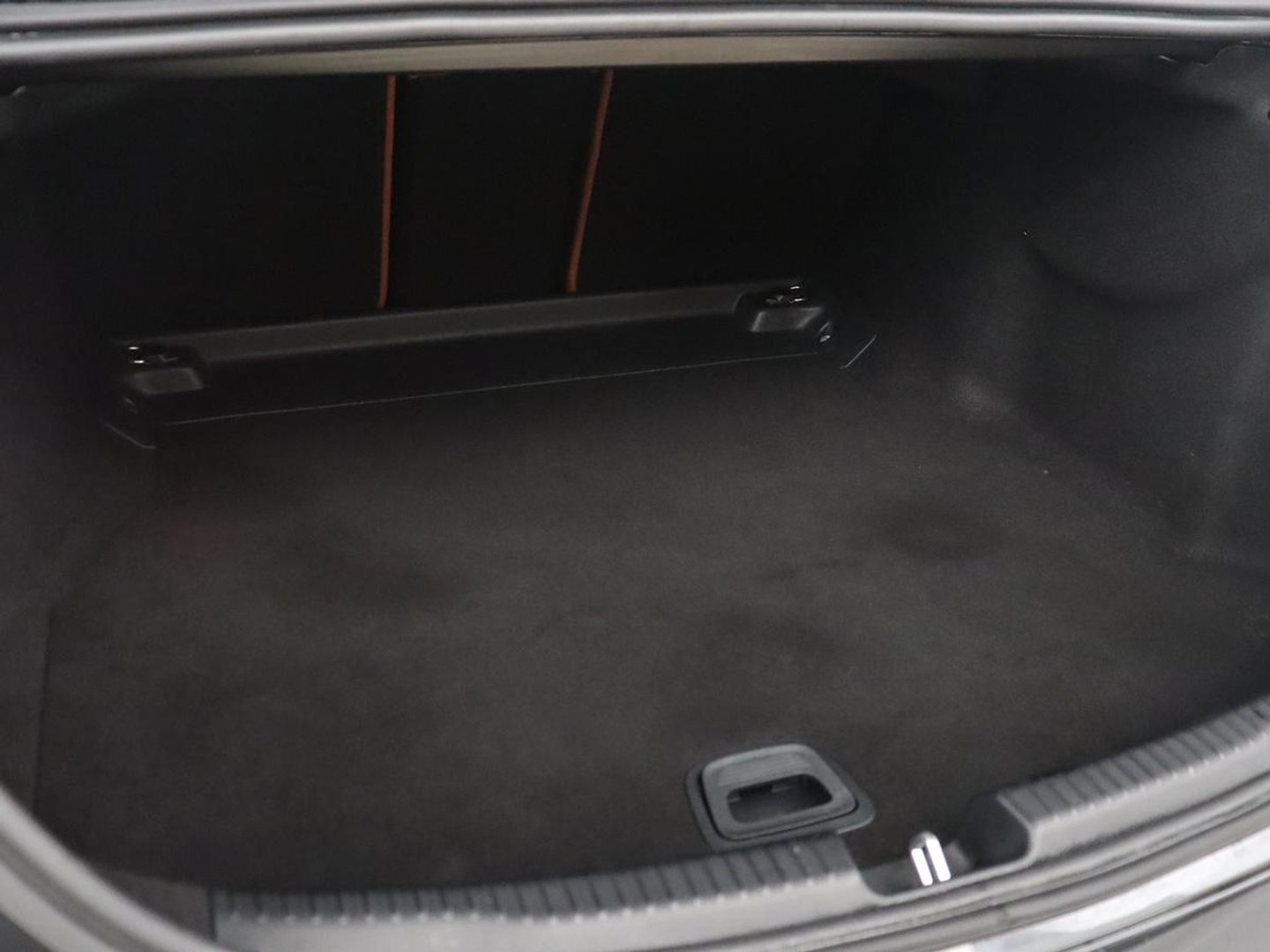 Mercedes-Benz C-Klasse 200 Luxury Line | Panoramadak | Leder | Memory | Adaptive cruise | Stoelverwarming | Burmester | 360 camera | Park assist | Sfeerverlichting | Carplay | Climate control