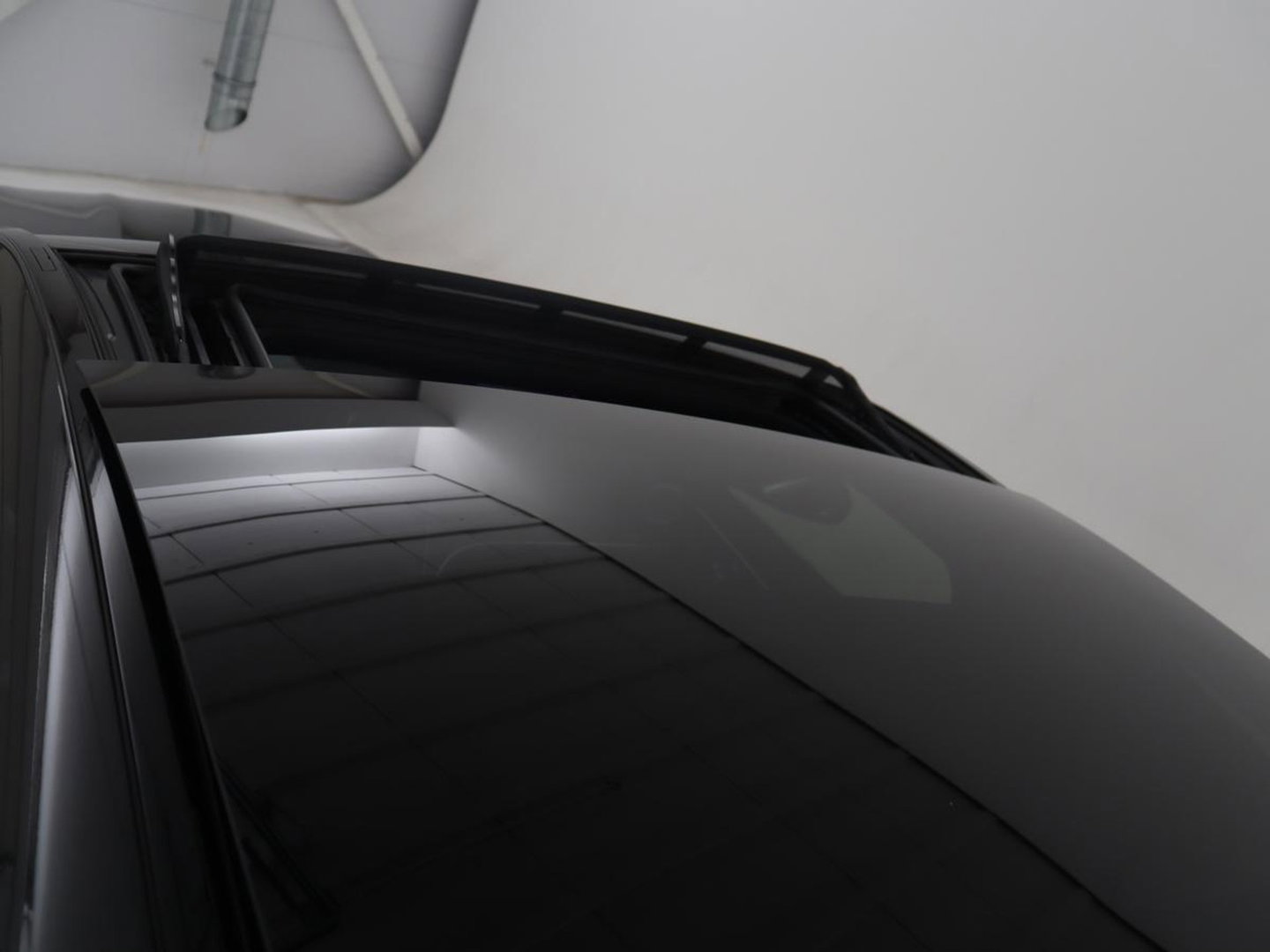 Mercedes-Benz C-Klasse 200 Luxury Line | Panoramadak | Leder | Memory | Adaptive cruise | Stoelverwarming | Burmester | 360 camera | Park assist | Sfeerverlichting | Carplay | Climate control