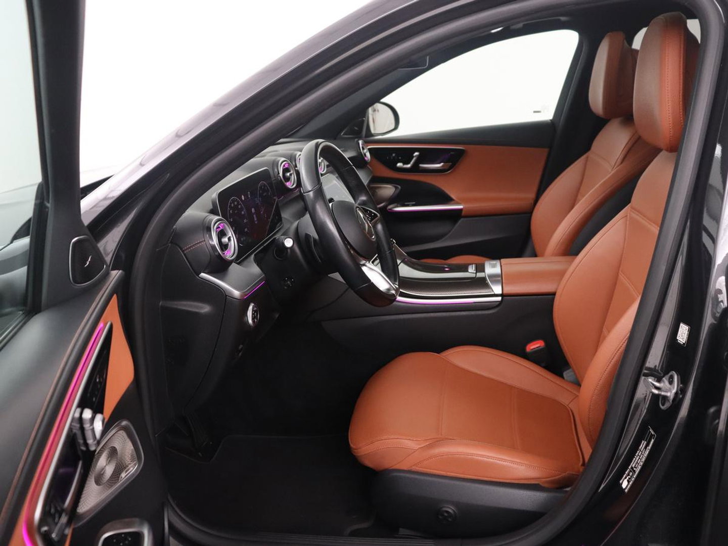 Mercedes-Benz C-Klasse 200 Luxury Line | Panoramadak | Leder | Memory | Adaptive cruise | Stoelverwarming | Burmester | 360 camera | Park assist | Sfeerverlichting | Carplay | Climate control