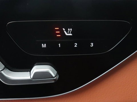 Mercedes-Benz C-Klasse 200 Luxury Line | Panoramadak | Leder | Memory | Adaptive cruise | Stoelverwarming | Burmester | 360 camera | Park assist | Sfeerverlichting | Carplay | Climate control
