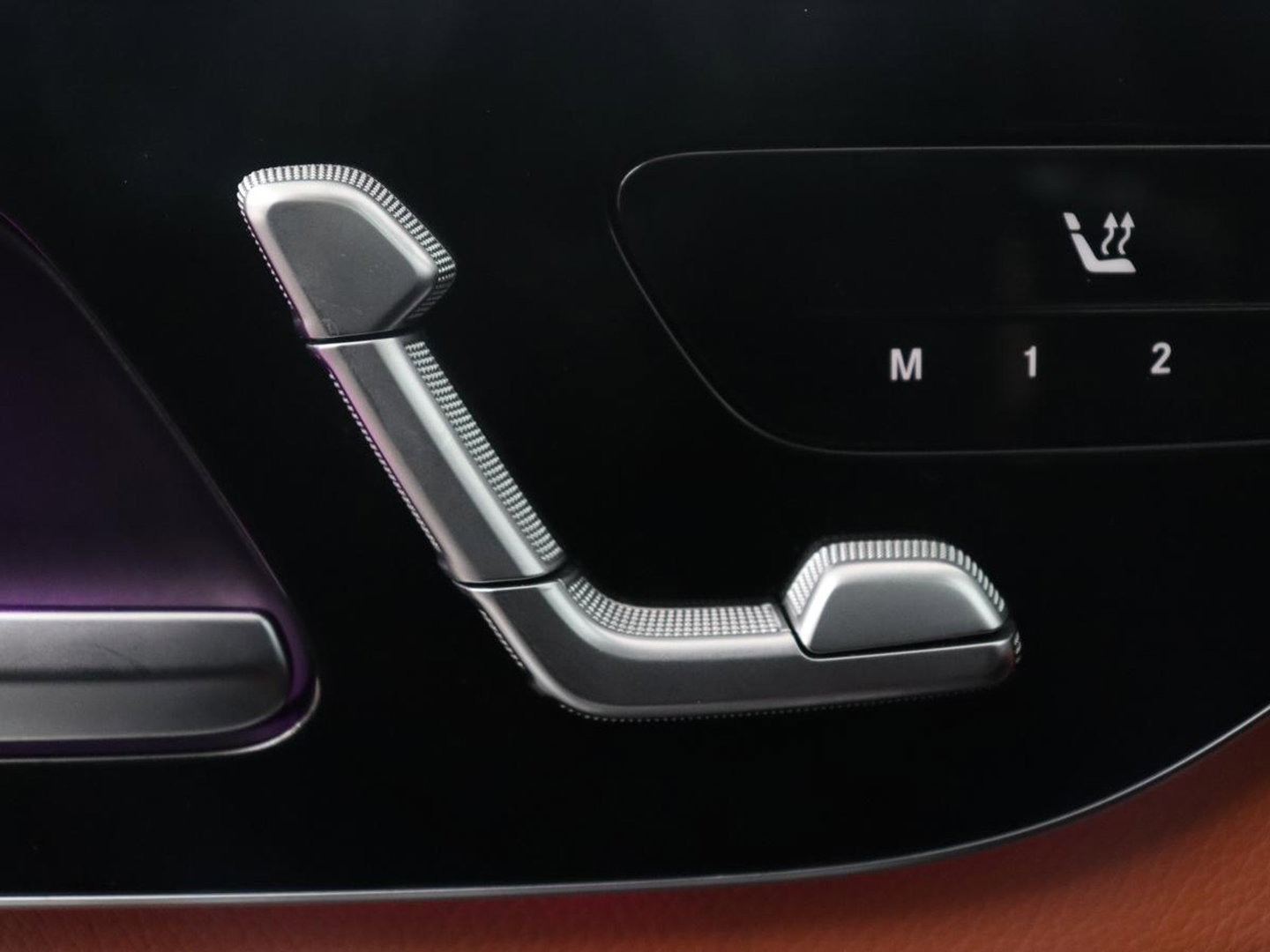 Mercedes-Benz C-Klasse 200 Luxury Line | Panoramadak | Leder | Memory | Adaptive cruise | Stoelverwarming | Burmester | 360 camera | Park assist | Sfeerverlichting | Carplay | Climate control
