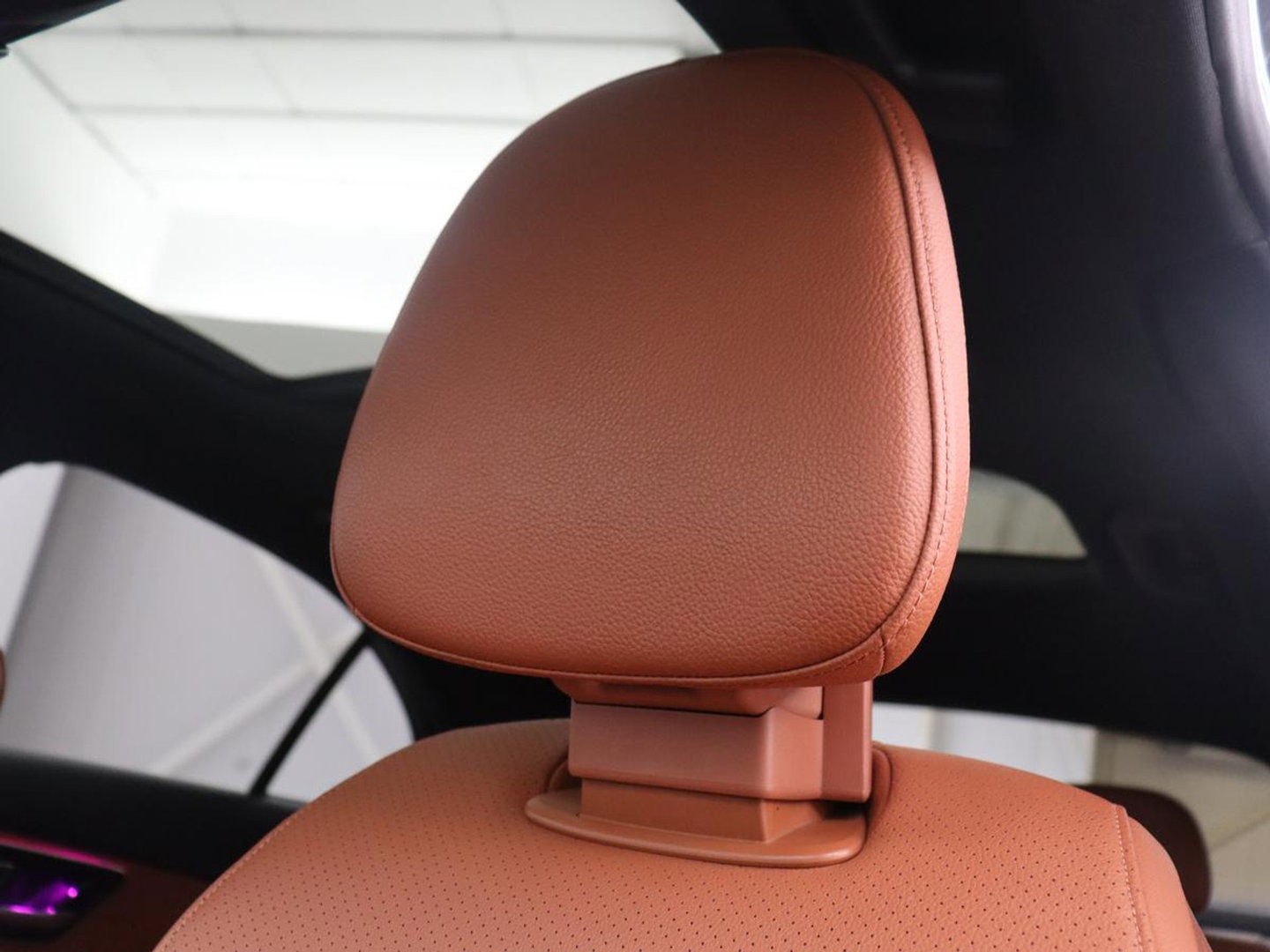 Mercedes-Benz C-Klasse 200 Luxury Line | Panoramadak | Leder | Memory | Adaptive cruise | Stoelverwarming | Burmester | 360 camera | Park assist | Sfeerverlichting | Carplay | Climate control