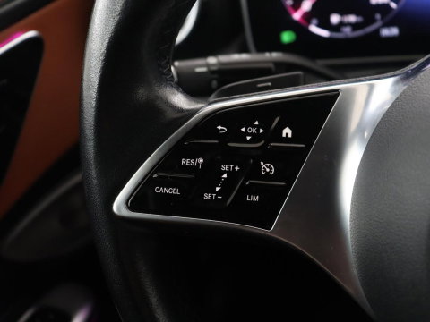 Mercedes-Benz C-Klasse 200 Luxury Line | Panoramadak | Leder | Memory | Adaptive cruise | Stoelverwarming | Burmester | 360 camera | Park assist | Sfeerverlichting | Carplay | Climate control