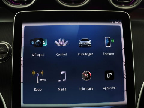 Mercedes-Benz C-Klasse 200 Luxury Line | Panoramadak | Leder | Memory | Adaptive cruise | Stoelverwarming | Burmester | 360 camera | Park assist | Sfeerverlichting | Carplay | Climate control