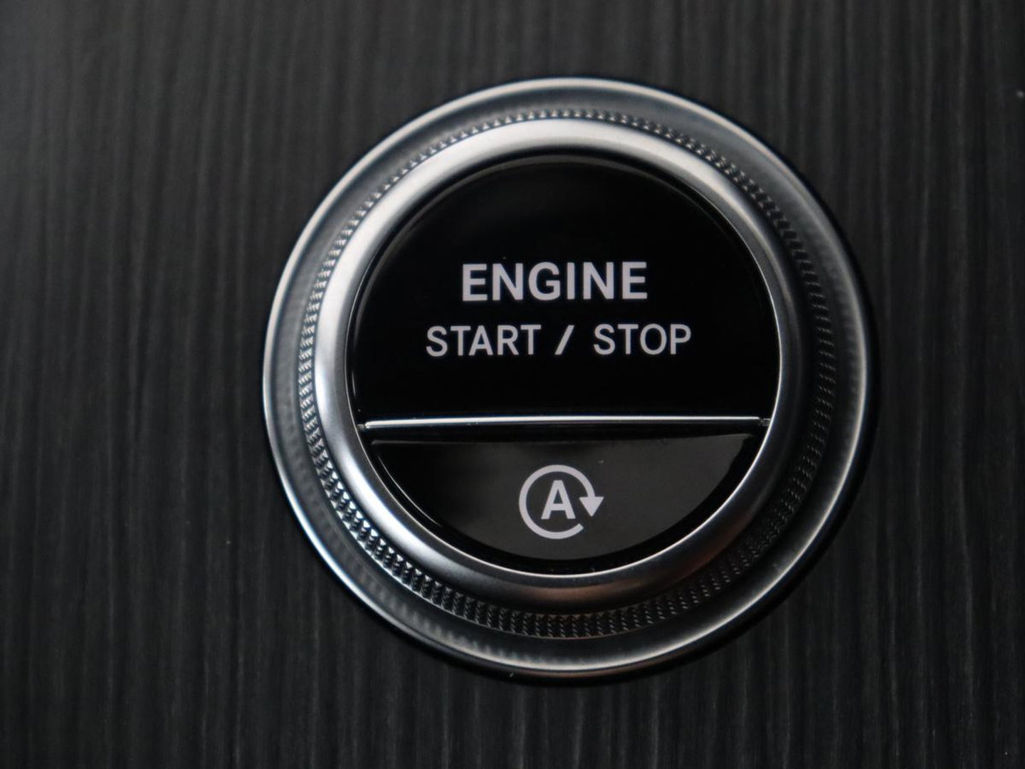 Mercedes-Benz C-Klasse 200 Luxury Line | Panoramadak | Leder | Memory | Adaptive cruise | Stoelverwarming | Burmester | 360 camera | Park assist | Sfeerverlichting | Carplay | Climate control