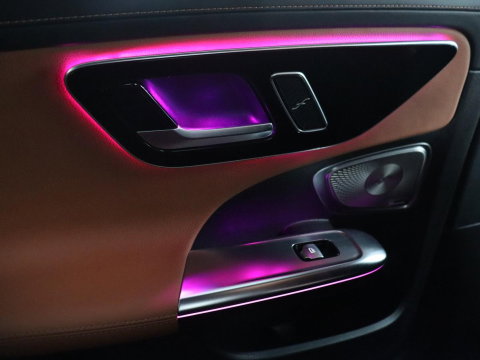 Mercedes-Benz C-Klasse 200 Luxury Line | Panoramadak | Leder | Memory | Adaptive cruise | Stoelverwarming | Burmester | 360 camera | Park assist | Sfeerverlichting | Carplay | Climate control
