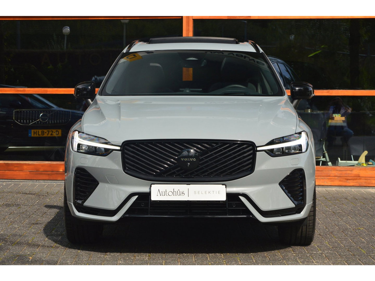 Volvo XC60 T8 Hybrid AWD Ultra Black Edition | Luchtvering | Bowers & Wilkins | Stoelventilatie | Massage | Panoramadak |