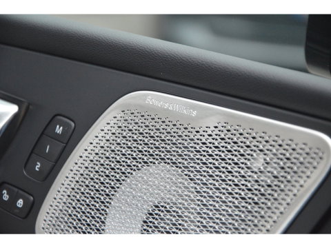 Volvo XC60 T8 Hybrid AWD Ultra Black Edition | Luchtvering | Bowers & Wilkins | Stoelventilatie | Massage | Panoramadak |